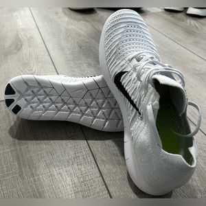 Brand New Nike Free Run Flyknit shoes - White with Black Check - size 13